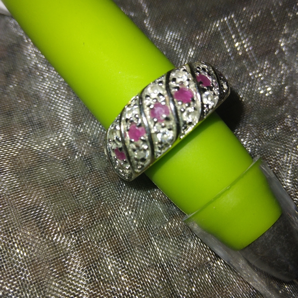 Krementz stamped beautiful pink diamonds and chips 💙